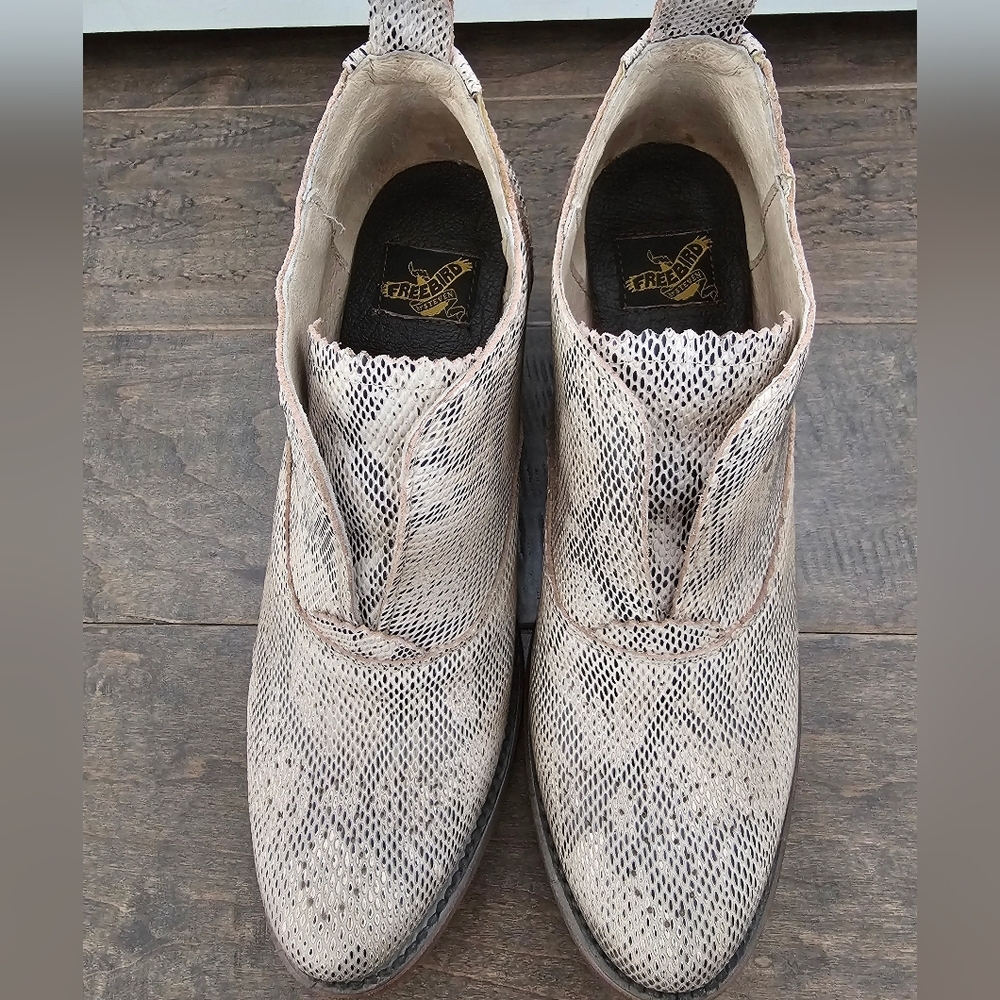 New Freebird Sadie Leather Python Print Oxford Bo… - image 4